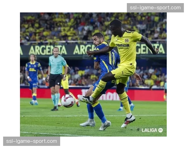 人物特写:闪电侠——聚焦拉斯帕尔马斯新星莫莱罗的启动速度 人物特写:闪电侠——聚焦拉斯帕尔马斯新星莫莱罗的启动速度