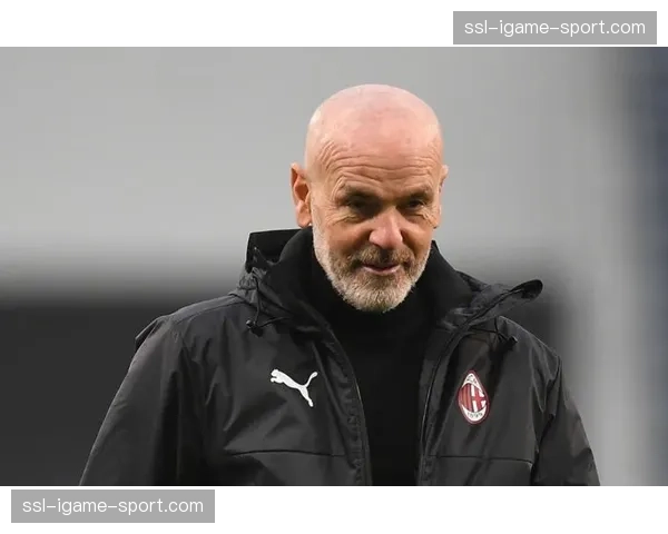 特写镜头:输掉德比后,AC米兰主帅皮奥利在新闻发布会上长时间的沉默 特写镜头:输掉德比后,AC米兰主帅皮奥利在新闻发布会上长时间的沉默